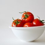 トマトのヘタ取りが楽々!見た目も可愛いキッチンアイテム!